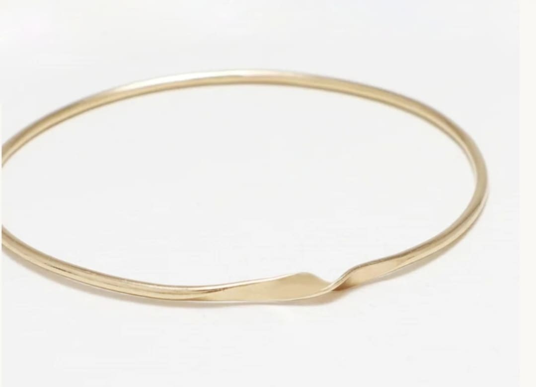 Handmade, Solid, Yellow Gold Mobius Bangle - Image 2