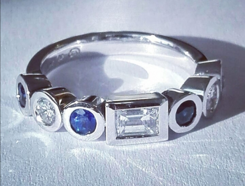 9K white Gold, faceted blue Sapphire and Diamond engagement ring