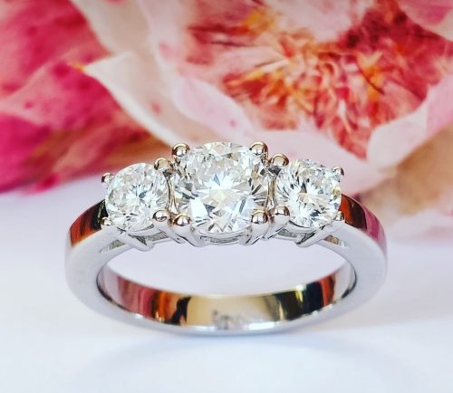 18K white Gold and Diamond ring