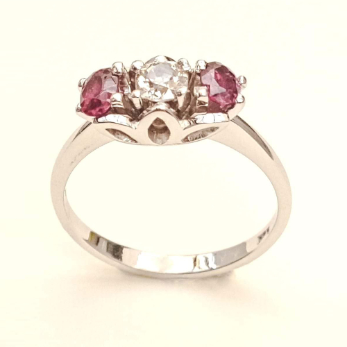 9K white Gold, Diamond and Garnet engagement ring